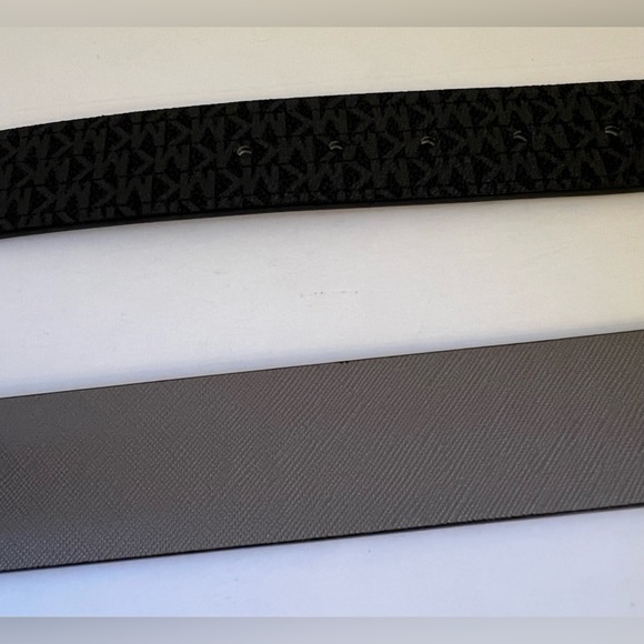 New MICHAEL KORS Twist Reversible Mk Logo Black Grey BELT Size Xtra Large - Picture 4 of 16